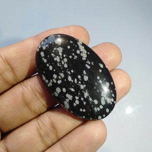 Aantrekkelijke natuurlijke sneeuwvlokobsidiaan cabochon, ovale sneeuwvlokobsidiaan losse edelsteen, 51,90 kt. 44 x 26 x 6 mm, draadwikkelvoorraad A-106