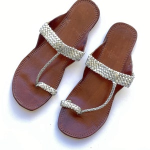 Silver T Strap Kolhapuri Sandals Leather Boho Style Flat Women&#39;s Handmade Slip Ons Flip Flops Summer Gift for her Shoes