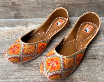 Colorful Boho Ballet Flat Shoes, Orange Gray Tribal Khussa Flats, Handmade Indian Leather Slip on Shoes, Ethnic Maximalist Everyday Flats