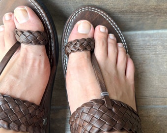 Mens Brown Black Criss Cross T Strap Leather Flat Kolhapuri  display picture 1