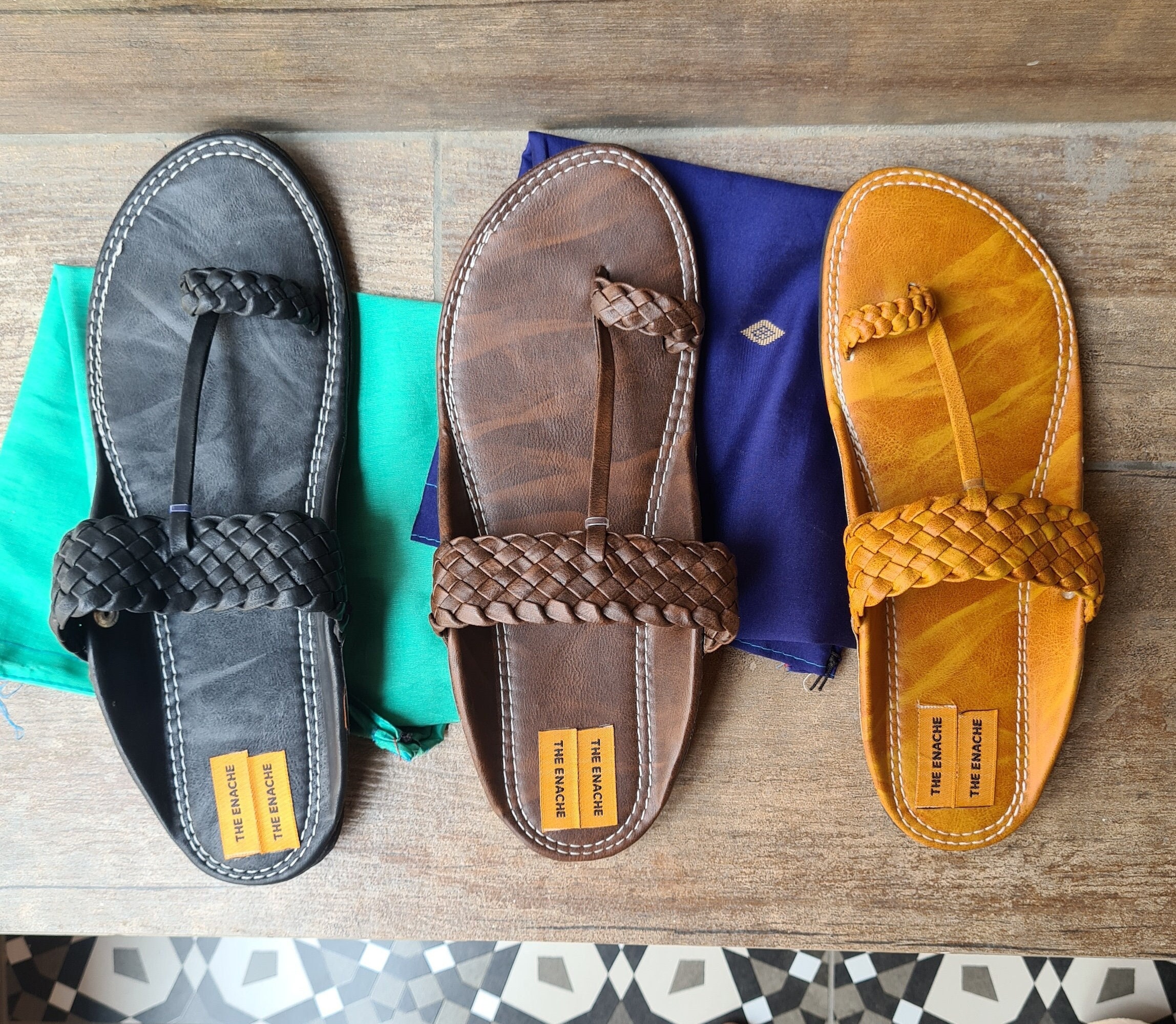 Mens Brown Black Criss Cross T Strap Leather Flat Kolhapuri  display picture 1