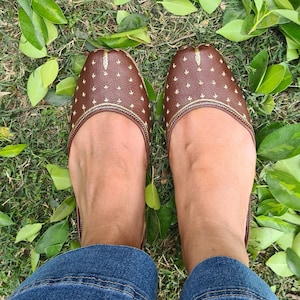 Women&#39;s Brown Leather Ballet Flat Shoes with Golden Delicate Embroidery, Every Day Wear Slip Ons, Casual Shoes Khussa