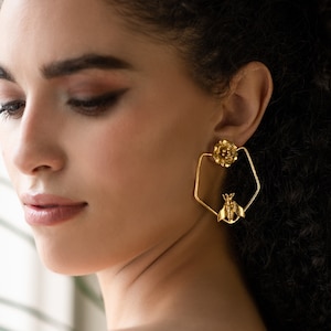 Geometrische gouden honingbij statement oorbellen - insectenoorbellen - bloem boho chic sieraden - kerstcadeau voor haar, leuke oorbellen