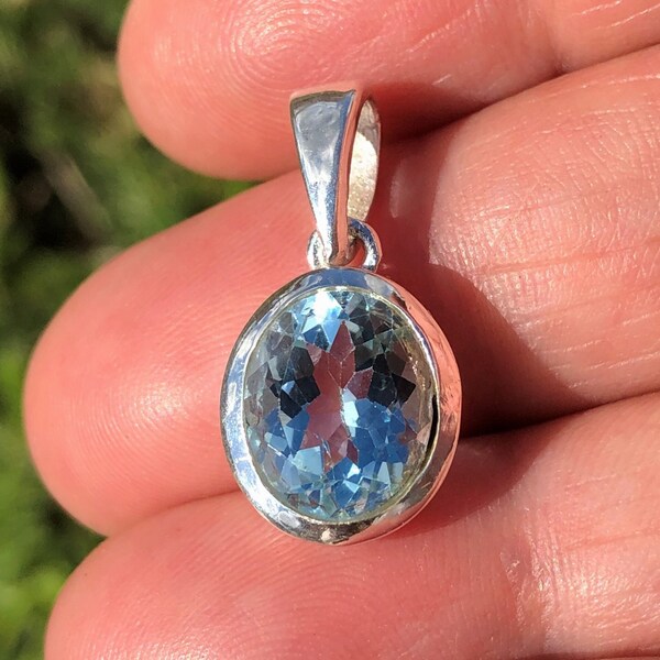 Topaze bleue et argent sterling pendentif