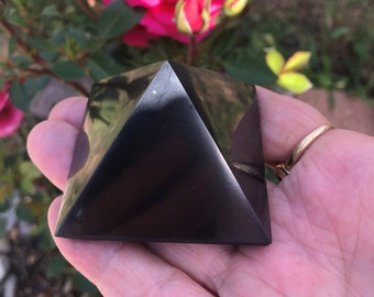 Shungite pyramid 91.3 grams