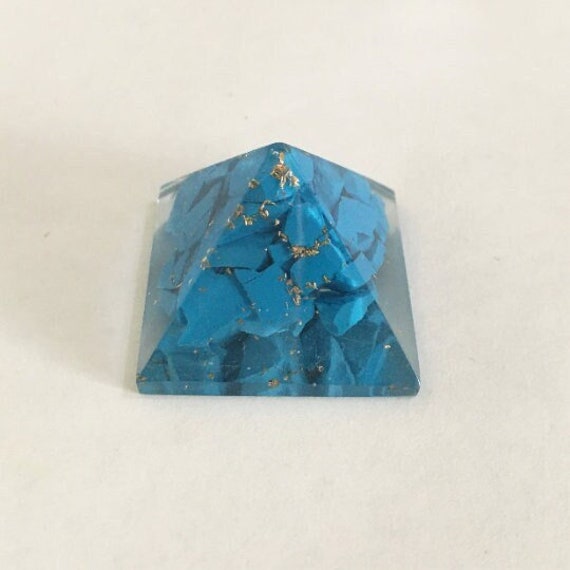 Pyramide Orgonite Howlite Turquoise 13, 87 Grammes