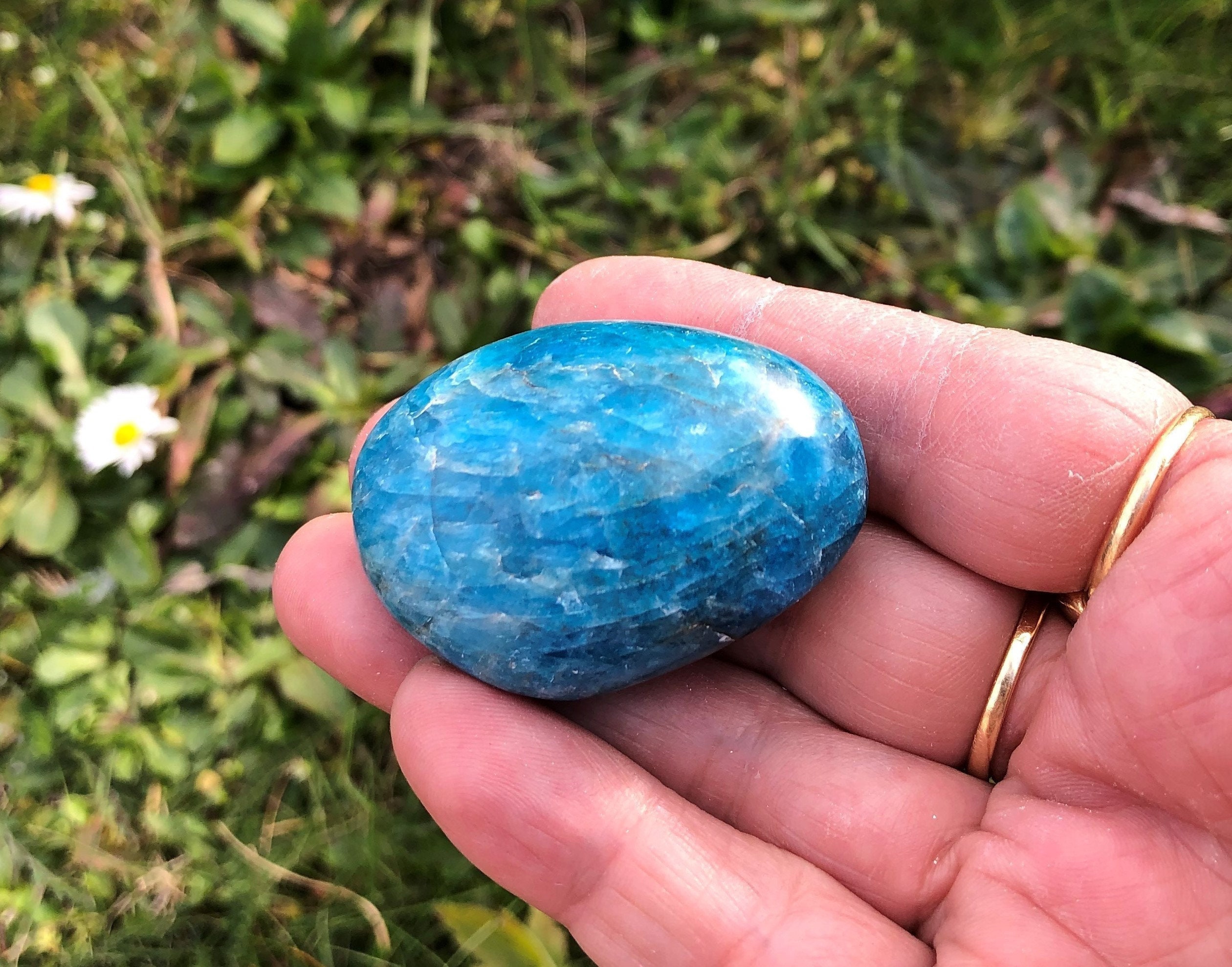 Galet Apatite Bleu 53, 64 Grammes