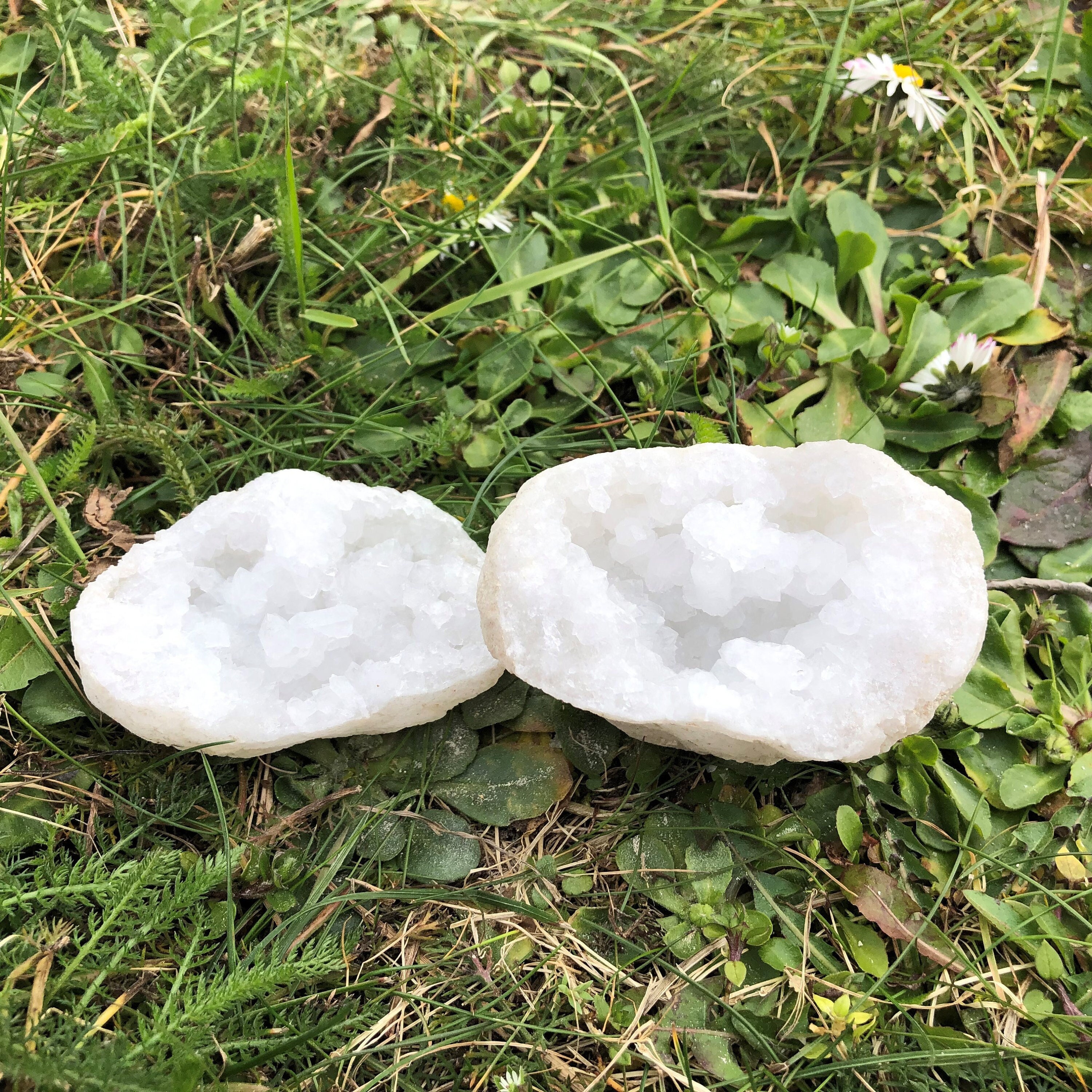 Géode Quartz de Cristal Vendue Par Paire 299 Grammes Géode Complète