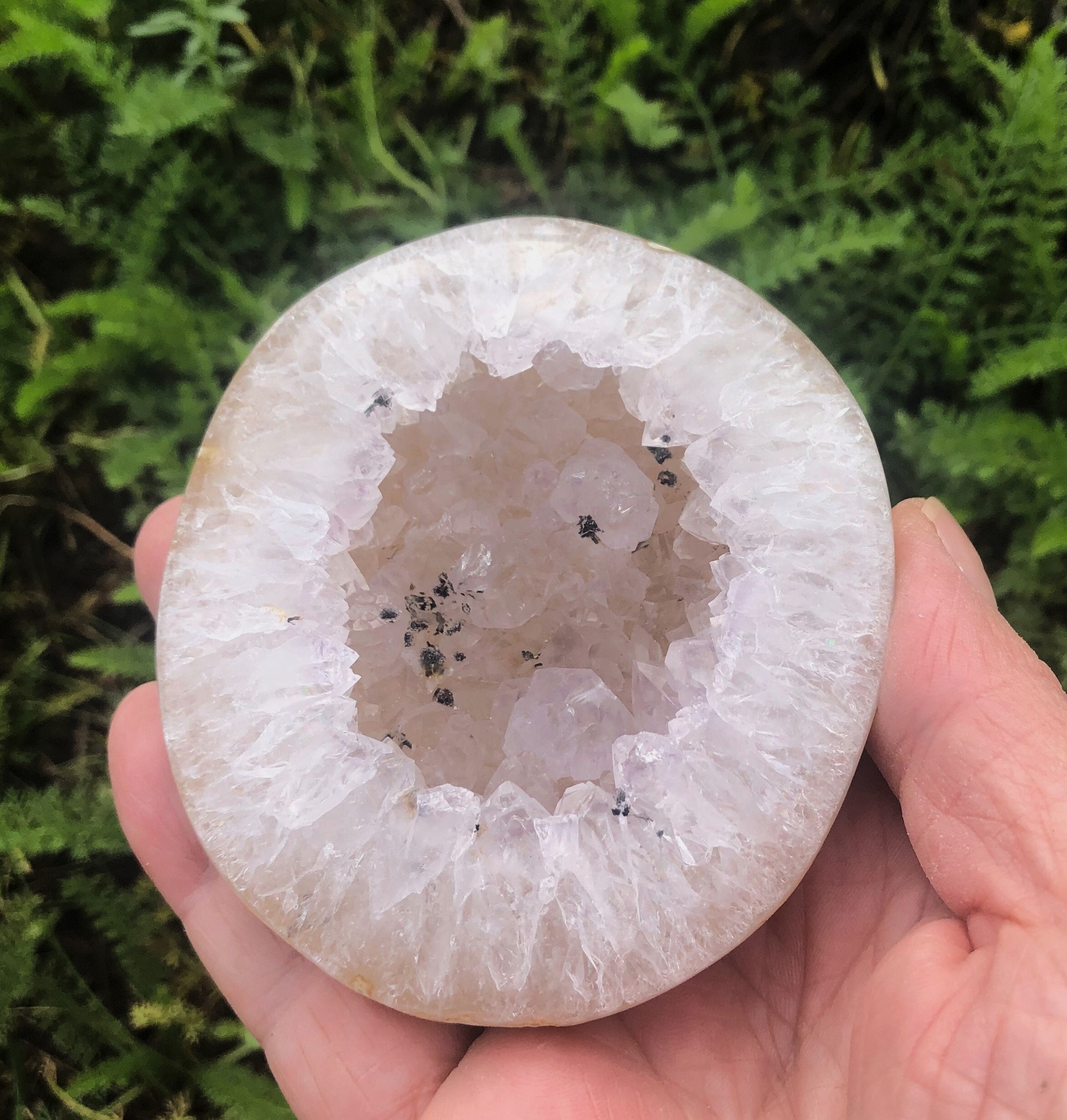 Geode agate quartz 244 grams