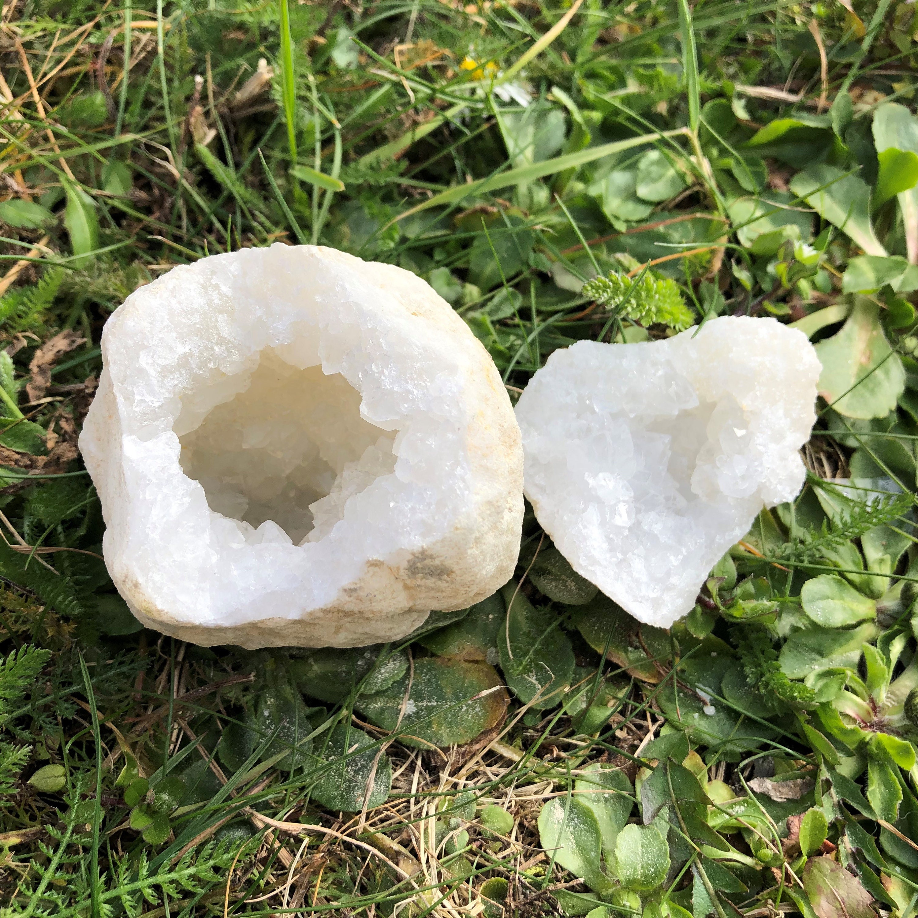 Géode Quartz de Cristal Vendue Par Paire 261 Grammes Géode Complète