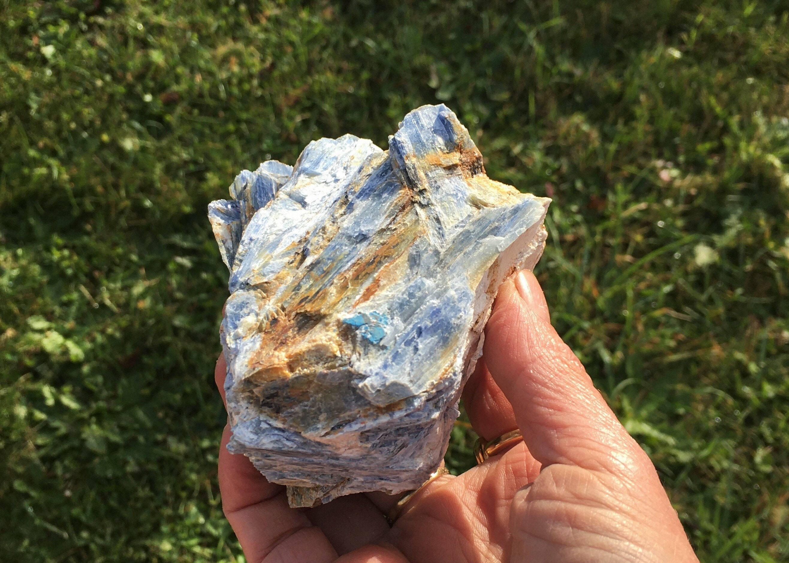 Disthène Cyanite Brute 530 Grammes