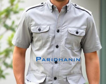 Camicia da uomo in cotone grigio chiaro stile militare casual a maniche corte / Paridhanin