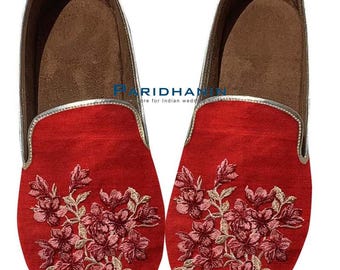 Mens Red Floral Embroidered Mojari Wedding Shoes Velvet Slip On Loafer Flat | Paridhanin.
