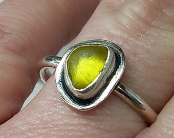 Bague en argent sterling avec verre de mer d'Écosse - Jaune - Taille R britannique