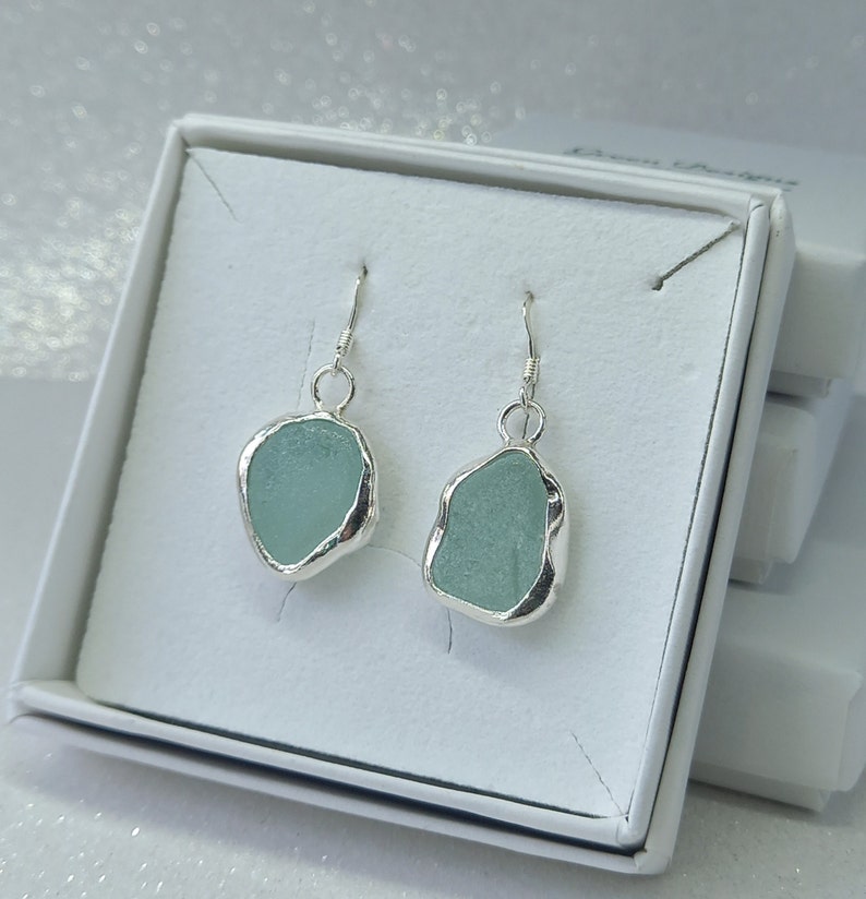 Boucles d'oreilles en argent sterling avec lunette ouverte en verre de mer écossais Écume de mer image 4