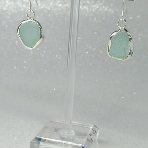 Boucles d'oreilles en argent sterling avec lunette ouverte en verre de mer écossais Écume de mer image 9