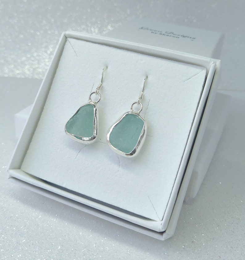 Boucles d'oreilles en argent sterling avec lunette ouverte en verre de mer écossais Écume de mer image 1