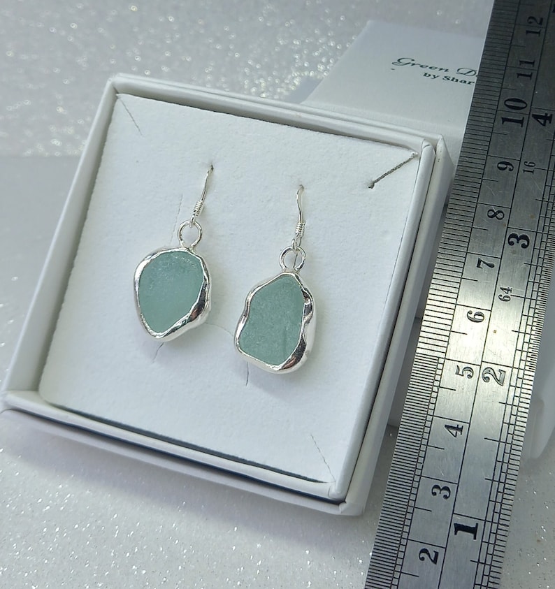 Boucles d'oreilles en argent sterling avec lunette ouverte en verre de mer écossais Écume de mer image 6