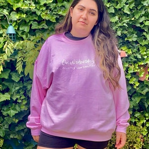 Le mercredi, nous détruisons le pull patriarcal, le sweat-shirt, les cadeaux pour lui, les cadeaux pour elle. Vêtements unisexes