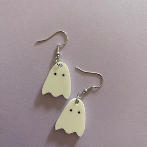 Cute Halloween ghost earrings, dangle ghost earrings, acrylic earrings, gifts for her, gifts for him, Kawaii ghosts