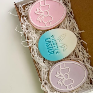 Easter Egg cookies | Letterbox-friendly Easter biscuits | Easter Egg hunt treats | Easter gifts for kids