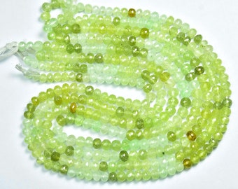 Peut inclure: Un brin de perles de pierres précieuses facettées vert clair et jaune. Les perles sont rondes et ont une finition lisse et polie.