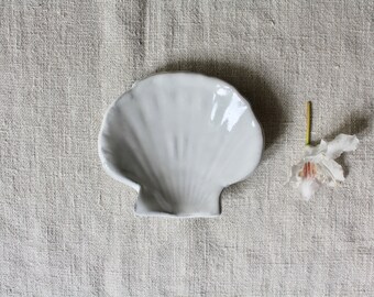 Small ceramic bowl, ceramic shell, wabisabi, side plate