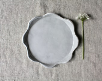 Ceramic plate, Dish, wavy edge, Foodstylist, Wabisabi style, simplicity