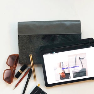 Bolsa de mão elegante de designer como presente de Natal para mulheres, feita de pele de cordeiro de couro fino, como bolsa para iPad e tablet de até 11 polegadas