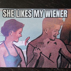 Bizarre carte postale 5 x 7 : elle aime ma saucisse