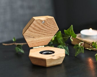 Detailverliebte Ring- u. Schmuckbox - aus EICHE - Gravur möglich! (Einzigartig, Unikat, Holz, Verlobung, Verlobungsring, Hochzeit, Ehering)