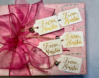 Etiquetas de regalo de Papá Noel pequeñas pintadas a mano con cascabeles: Etiquetas navideñas personalizadas