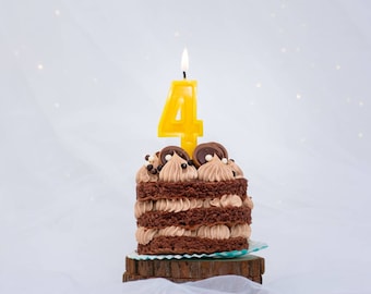 Geburtstagskerze Zahl 4 aus Bienenwachs, nachhaltige Zahlenkerze für Torten & Kuchen, handgemacht in Deutschland