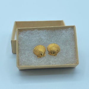 14 Karat Gold Seashell Earrings
