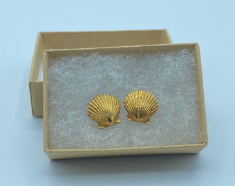 14 Karat Gold Seashell Earrings