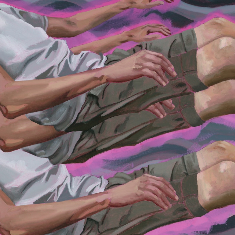 Puede incluir: Una pintura de tres personas tumbadas sobre una superficie rosa y morada. Llevan camisas blancas y pantalones cortos de color caqui. Sus brazos y piernas se superponen.