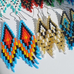 Boucles d&#39;oreilles Huichol mexicaines, boucles d&#39;oreilles artisanales en perles indigènes mexicaines, boucles d&#39;oreilles arc-en-ciel uniques, cadeaux, Saint-Valentin, boucles d&#39;oreilles bohèmes