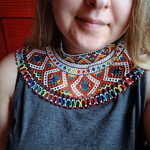 Pärlhalsband i germanskt fröpärlor Vackert tribalhalsband Etniskt halsband Inhemsk stil Kvällshalsband Traditionellt ukrainskt folkhalsband Gåva