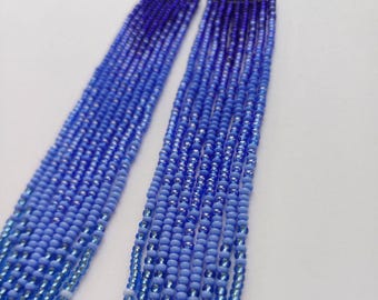 Pärlörhängen, Blå mycket långa örhängen, Extra långa örhängen, fransörhängen, bohoörhängen, örhängen med seed bead, handgjorda örhängen