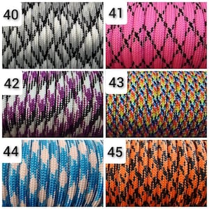 Puede incluir: Una colecci&oacute;n de seis carretes de paracord en varios colores y patrones. Los patrones incluyen dise&ntilde;os de diamantes y zig-zag en colores como gris, blanco, negro, rosa, morado, azul, naranja y un patr&oacute;n de arco&iacute;ris. Cada carrete est&aacute; numerado.