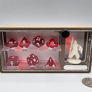 DnD Mini & Tärningsset Display Komposit (Valfri Belysning)