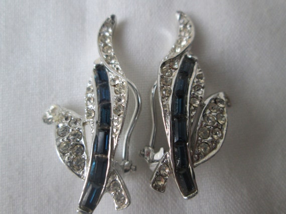 Art Deco Rhodium Pave Rhinestone Blue Clear Clip … - image 1