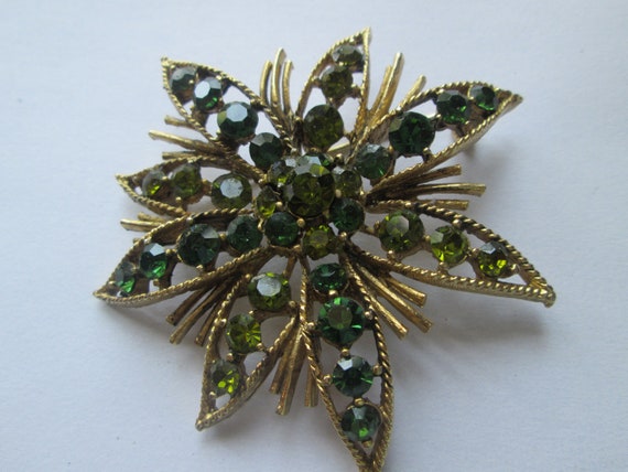 1960s Green Rhinestone Flower Brooch Gold Tone - image 1