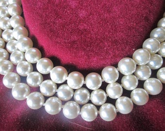 最終値下げ！未使用CrystalReptiles LEATHER JEWELS JBK Jackie Kennedy 3 Strand Faux Pearl Necklace With