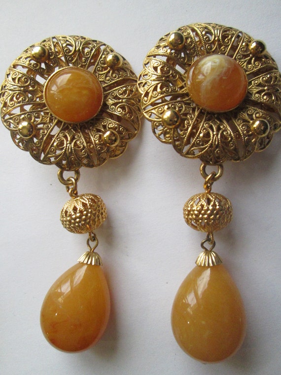 1980s Peach Lucite Gold Filigree Dangle Drop Clip 