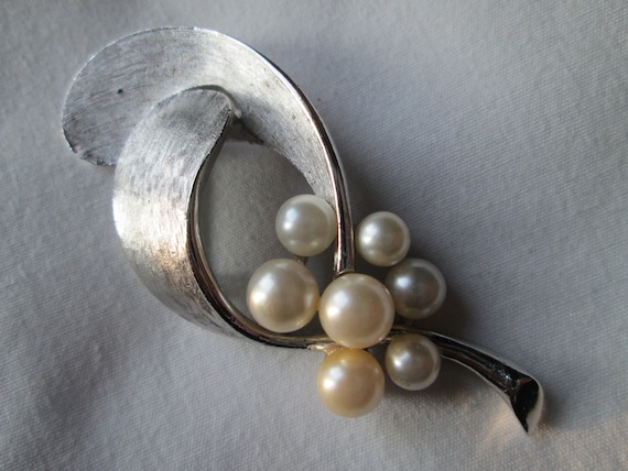 Crown Trifari Silver Tone Pearl Brooch - image 1