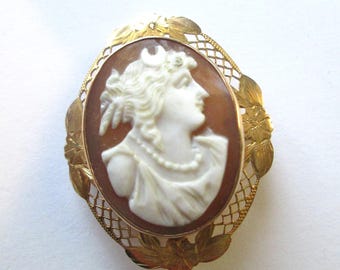 Antique Victorian 10k Gold Cameo carved Shell Brooch Pendant 4 grams