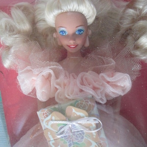 Birthday Surprise Barbie 1991 - Etsy