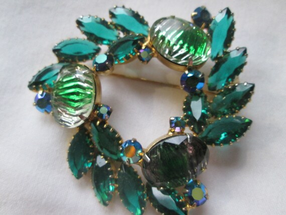 Juliana Open Back Brooch Green Art Glass Rhineston