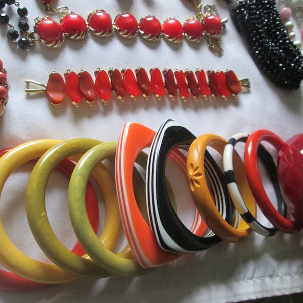 66pc Vintage Plastic Bakelite Celluloid Lucite Jewelry LOT